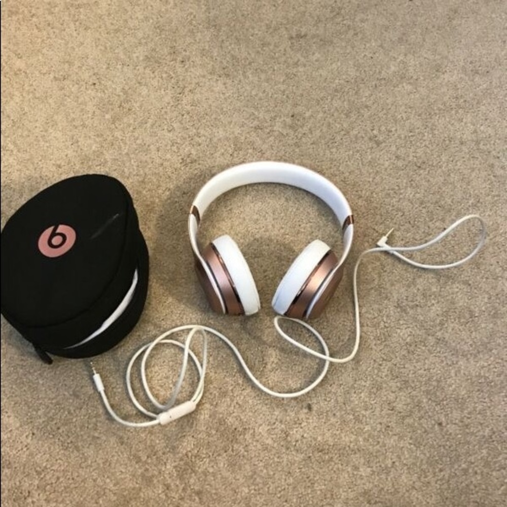 Rose gold Beats By Dre solo 3